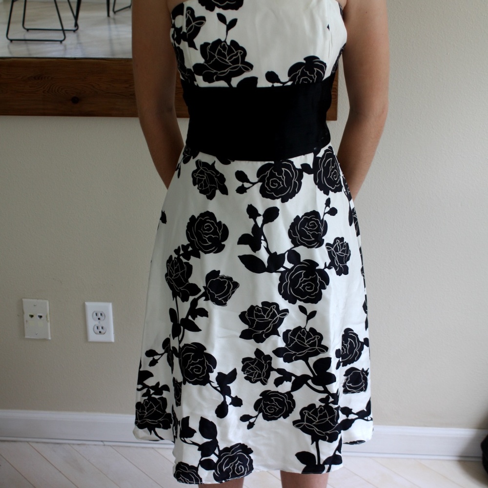 White House black market strapless white dress, with black rose detail,no stain